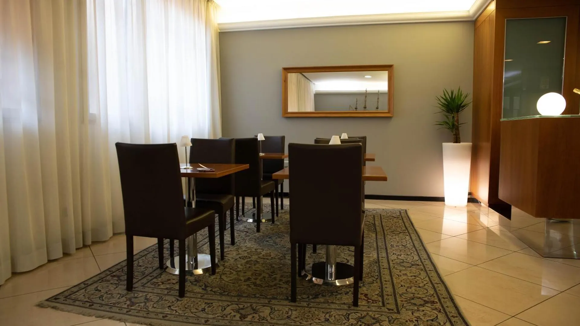 Hotel Berlino Μιλάνο 3*,